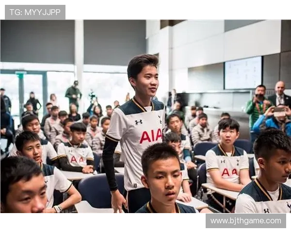 与足球明星畅谈英语技巧与职业生涯分享的精彩对话