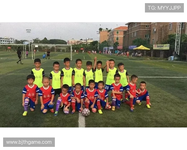 从小梦想成真选择足球明星的成长故事与奋斗历程