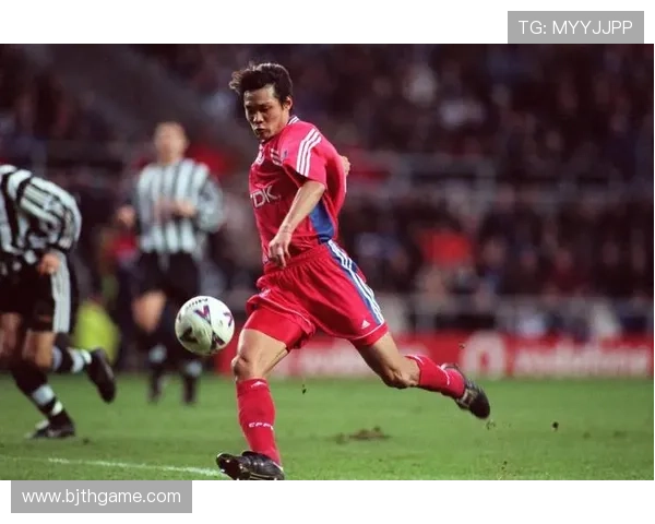 从街头到绿茵场世界足球明星的成长之路与奋斗历程