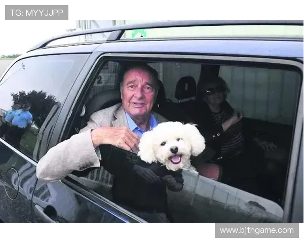 足球明星们的宠物生活揭秘：他们与爱犬爱猫的温馨瞬间与趣事分享