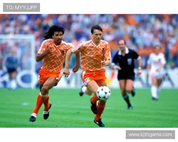 欧洲退役足球明星齐聚一堂精彩比赛视频回顾与精彩瞬间分享